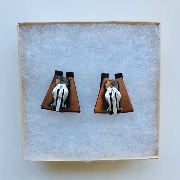 Vintage Geometric Clip-On Earrings - Picture 2 of 3